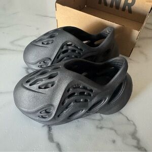 Adidas Yeezy Foam Runner Onyx 6Y